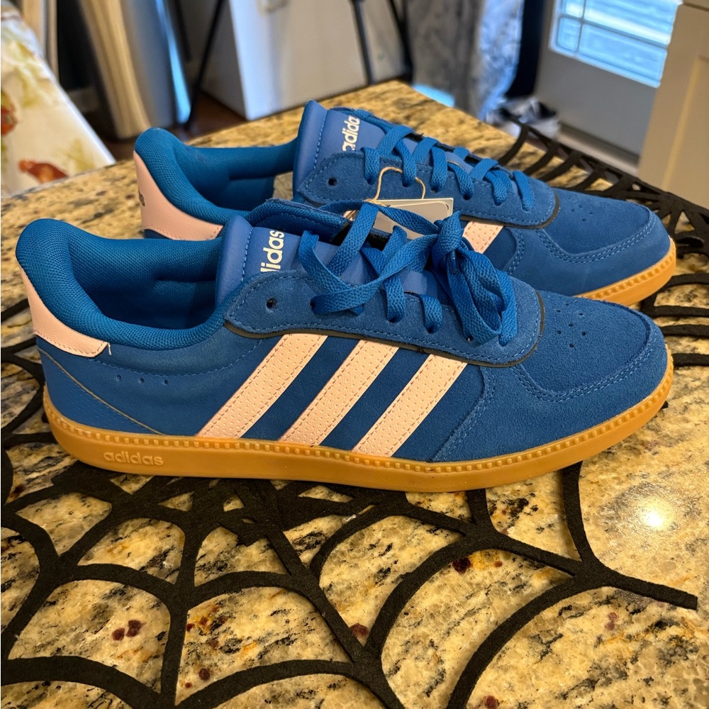 Adidas sneakers new!!!!! Size 8
